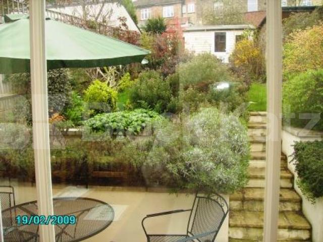 			LET!, 4 Bedroom, 1 bath, 1 reception House			 Palace Gates Road, ALEXANDRA PALACE